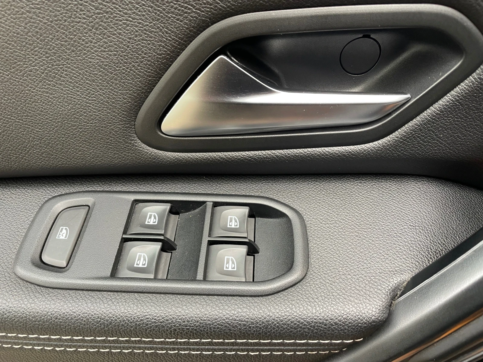 Dacia Duster 1.5Dci-AUTOMATIK-120хил.км - изображение 9