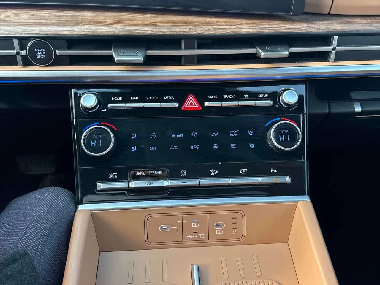 Hyundai Santa fe * Luxury * ДИСТРОНИК* ОБДУХВАНЕ* 360 КАМЕРА* ПАНОР, снимка 10 - Автомобили и джипове - 54147219