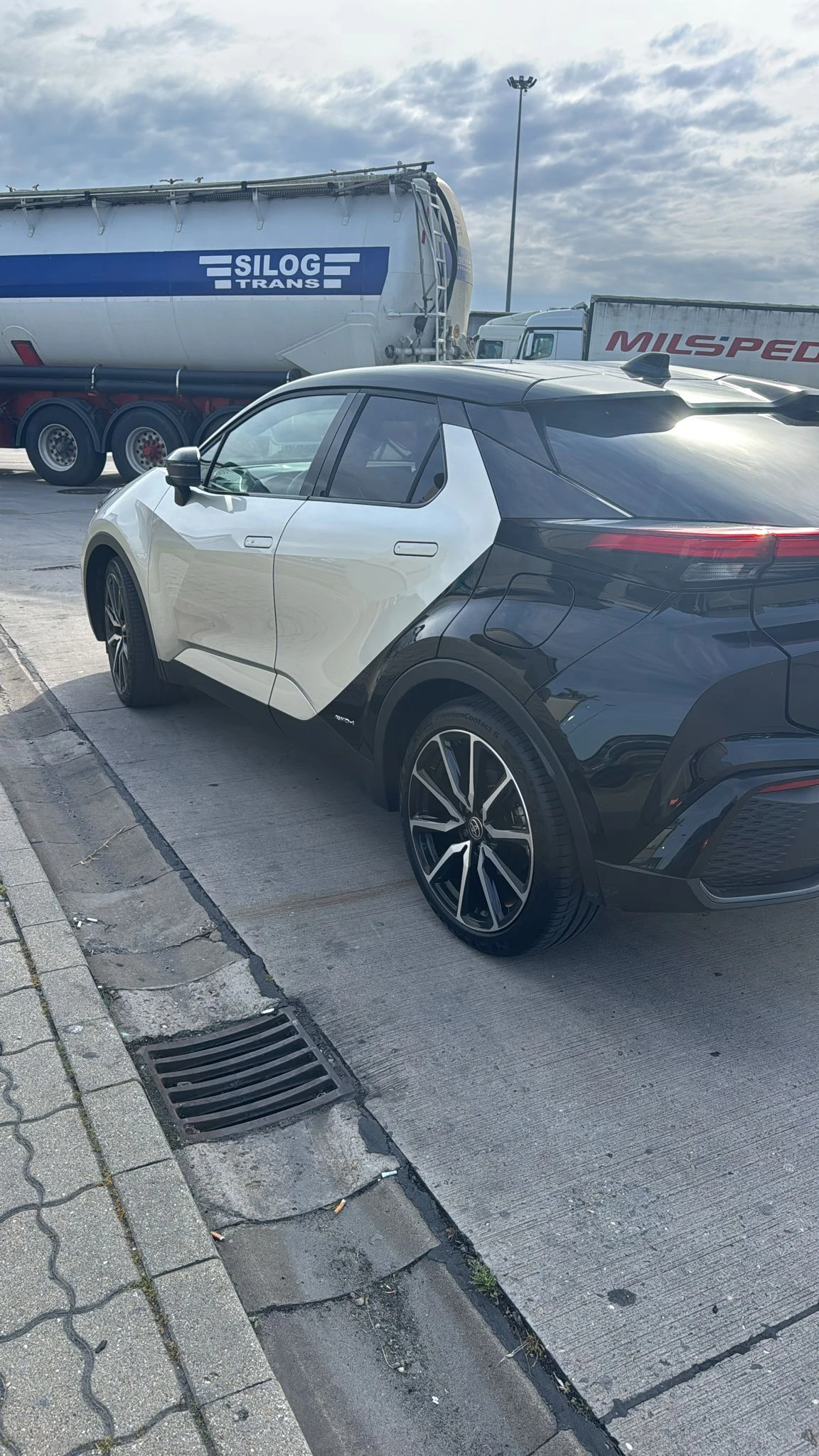 Toyota C-HR 2.0 HEV GR SPORT 4X4 PREMIERE НАЛИЧНА в Гаранция, снимка 4 - Автомобили и джипове - 54558628