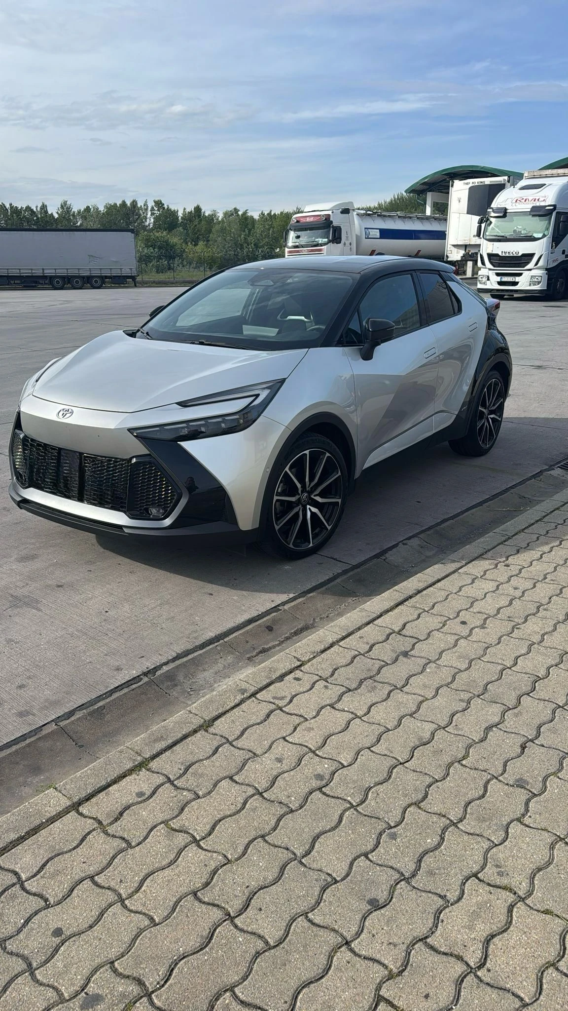 Toyota C-HR 2.0 HEV GR SPORT 4X4 PREMIERE НАЛИЧНА в Гаранция, снимка 2 - Автомобили и джипове - 54558628