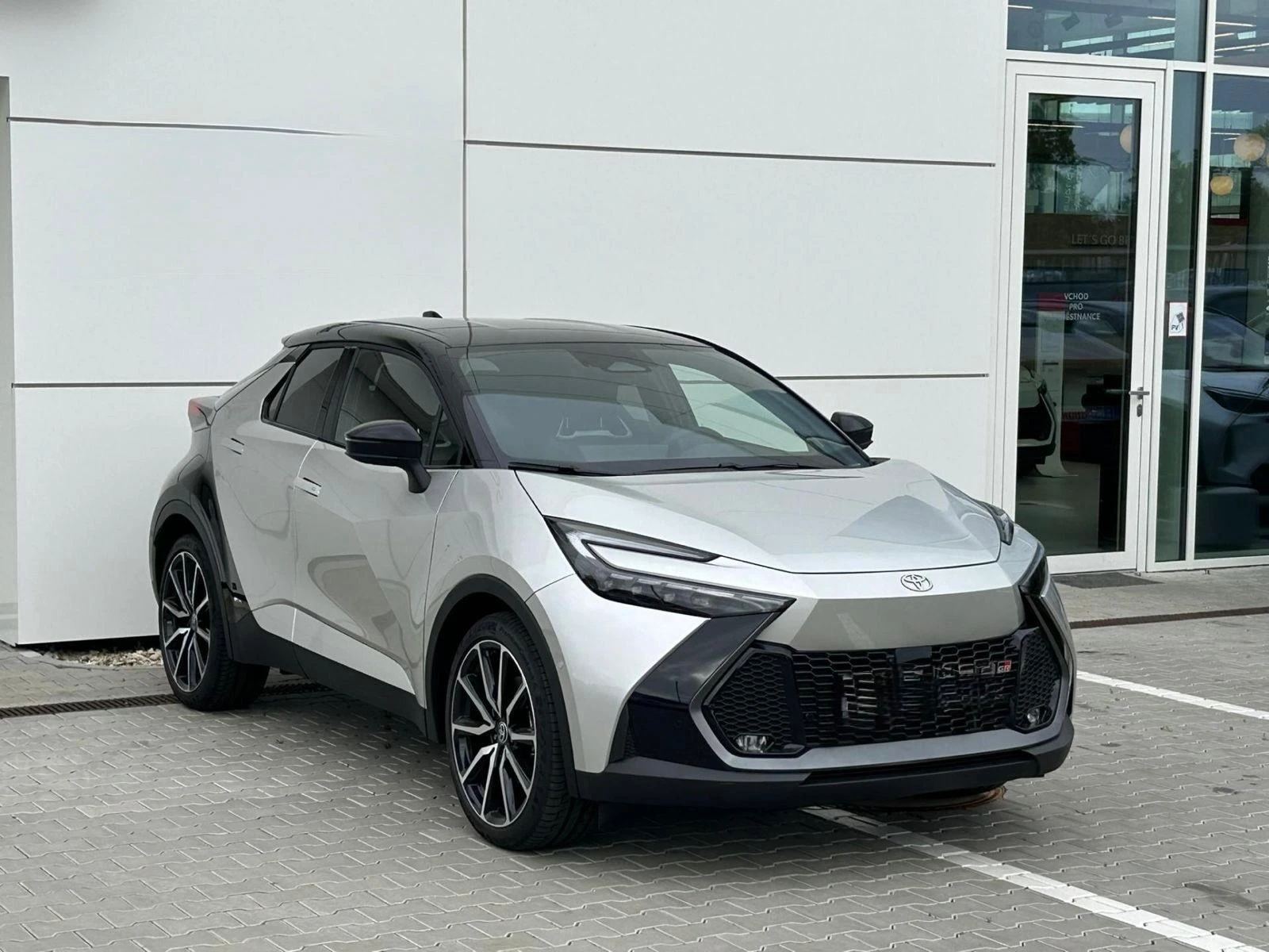 Toyota C-HR 2.0 HEV GR SPORT 4X4 PREMIERE EDITION � �������� | Mobile.bg � ����������� 5