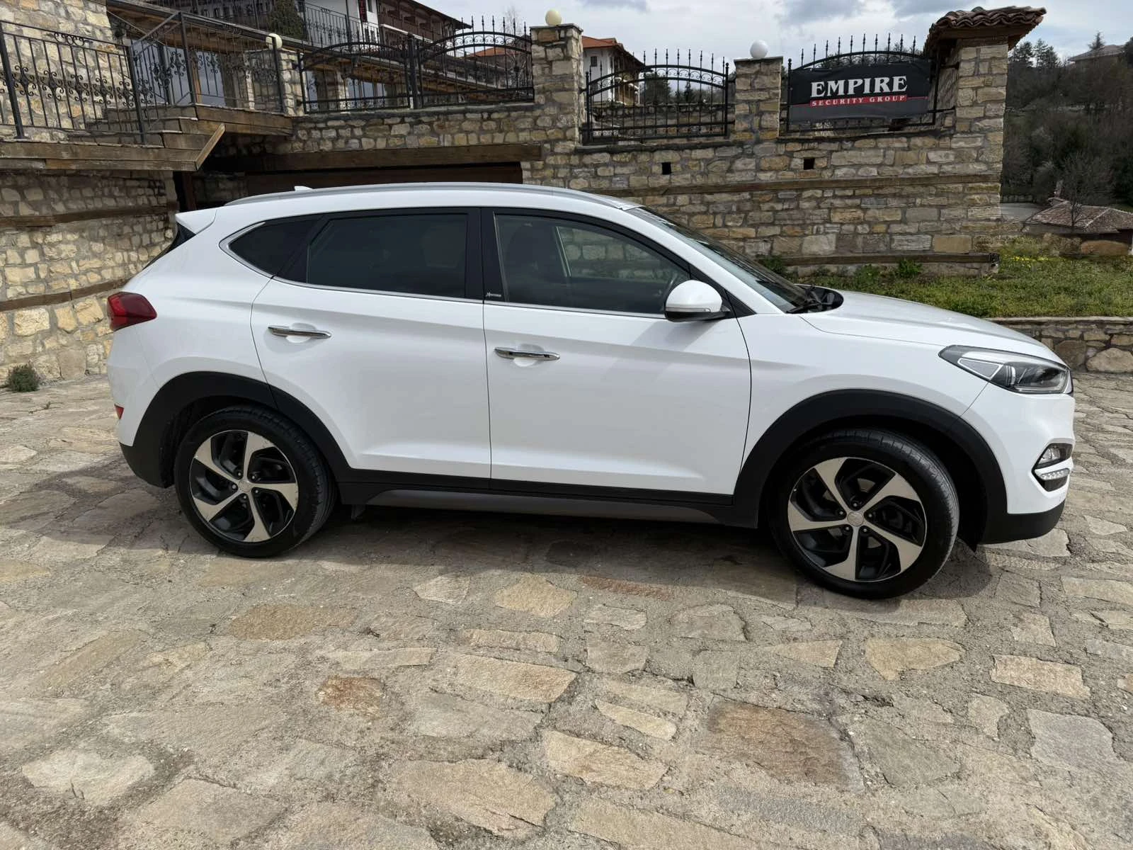 Hyundai Tucson 1.7CRDI * Xpossible * KEYLESS * NAVI * , снимка 6 - Автомобили и джипове - 54797181