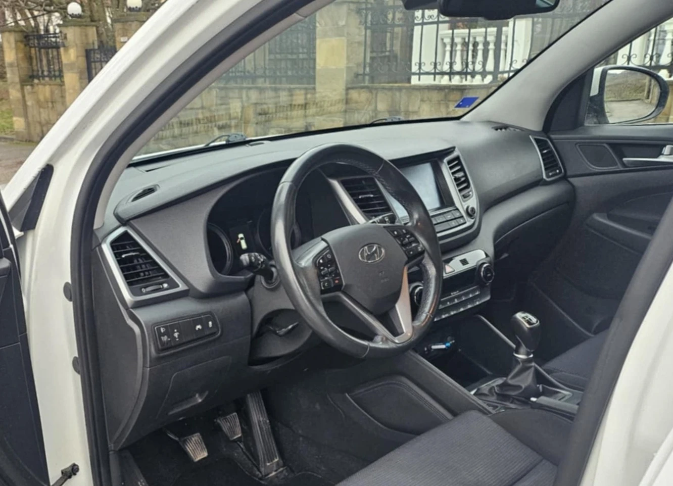 Hyundai Tucson 1.7CRDI * Xpossible * KEYLESS * NAVI * , снимка 8 - Автомобили и джипове - 54797181