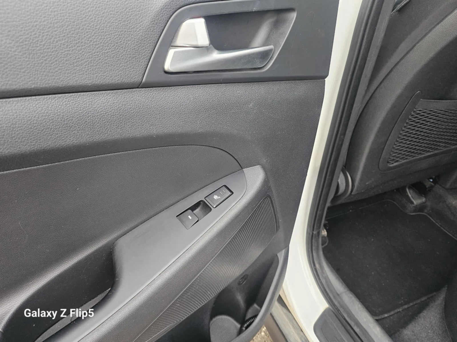 Hyundai Tucson 1.7CRDI * Xpossible * KEYLESS * NAVI * , снимка 9 - Автомобили и джипове - 54797181