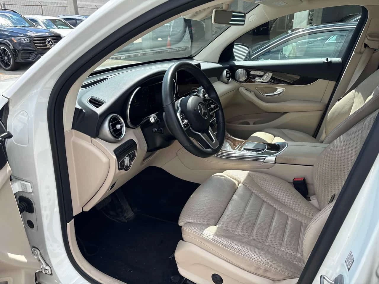 Mercedes-Benz GLC 300 * CARFAX * ОПЦИЯ ЗА ФИНАНСИРАНЕ , снимка 16 - Автомобили и джипове - 55254967
