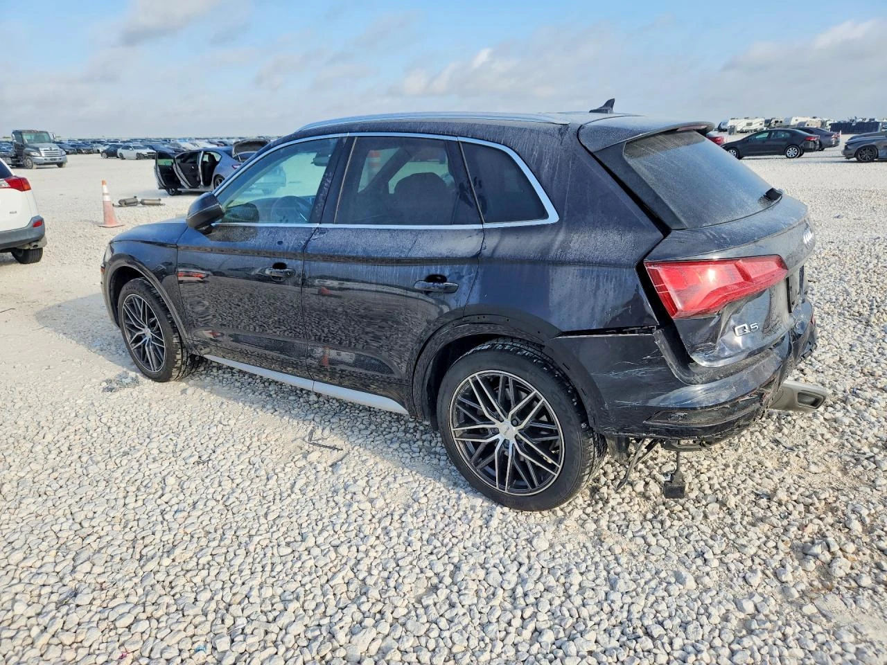 Audi Q5 2.0l Premium Plus, снимка 2 - Автомобили и джипове - 56350677