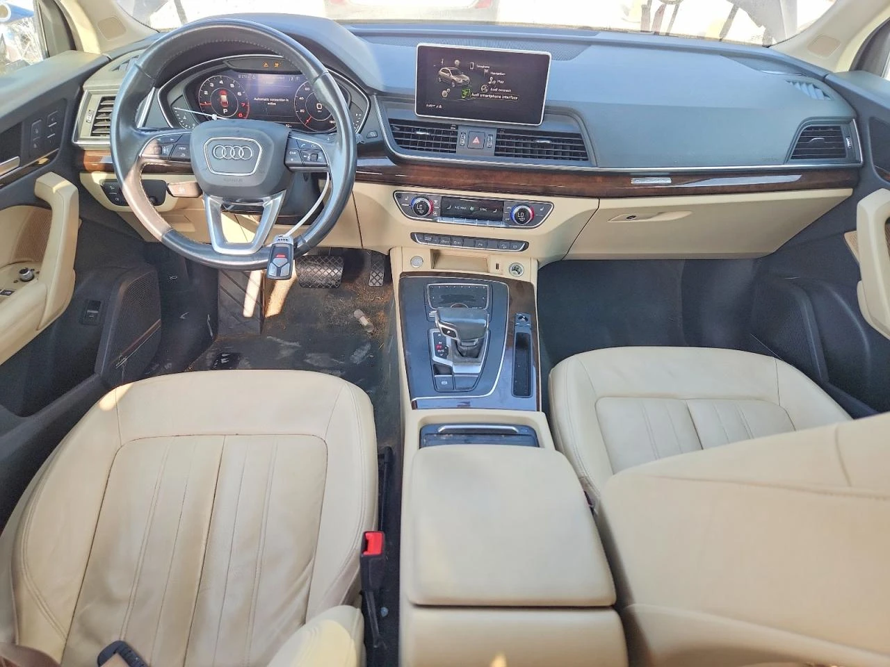 Audi Q5 2.0l Premium Plus, снимка 8 - Автомобили и джипове - 56350677