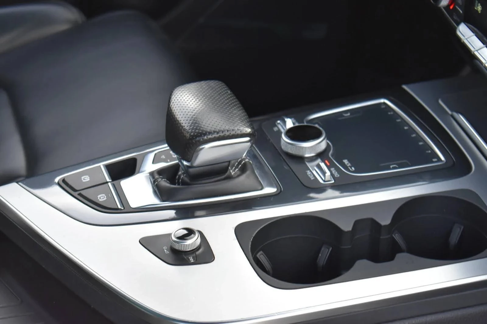 Audi Q7, снимка 8 - Автомобили и джипове - 56469894