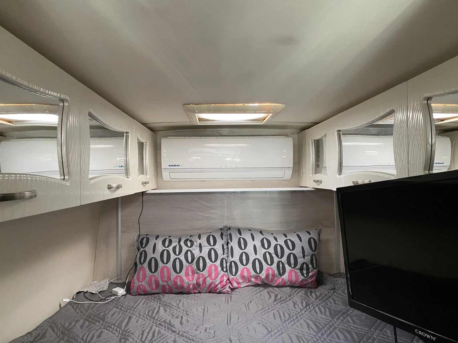 Кемпер VW Crafter, снимка 12 - Каравани и кемпери - 54959717