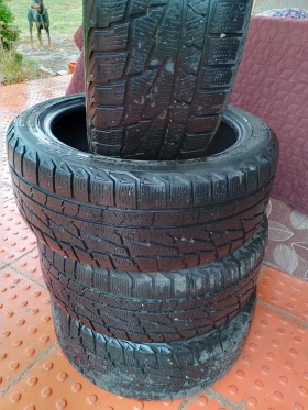 Гуми Зимни 225/45R17, снимка 5 - Гуми и джанти - 48245099