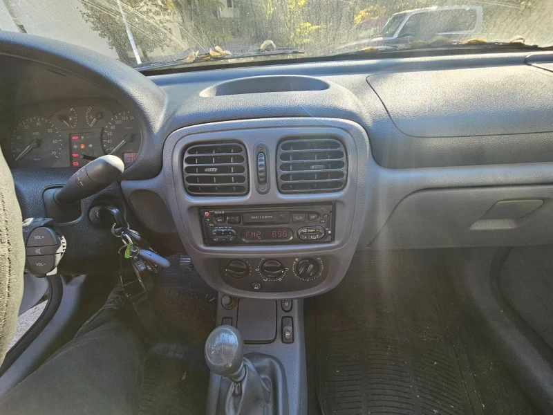 Renault Clio, снимка 4 - Автомобили и джипове - 47726685