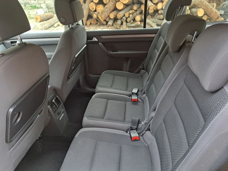 VW Touran 1.6TDI DSG, снимка 8 - Автомобили и джипове - 48339899