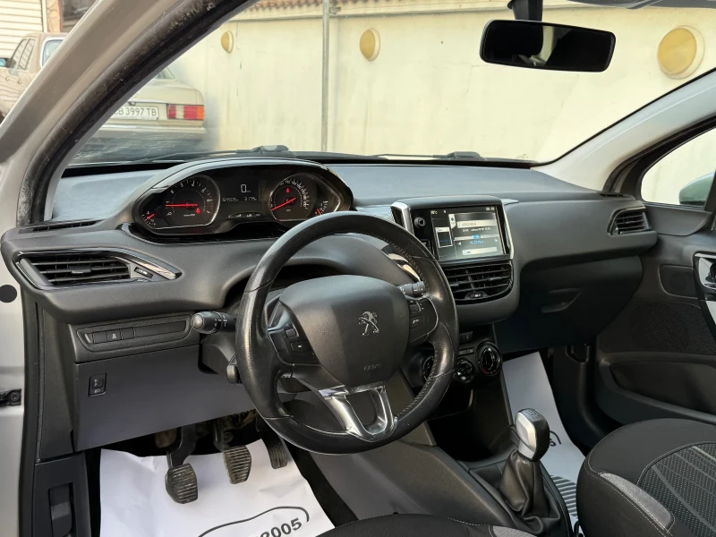 Peugeot 208 1.2VTI 82HP, снимка 8 - Автомобили и джипове - 49132678