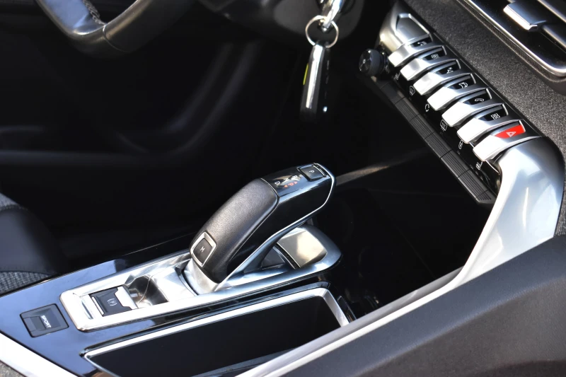 Peugeot 5008 1.6HDI* ALLURE* DIGITAL* 6+ 1* PANORAMA, снимка 14 - Автомобили и джипове - 51226657