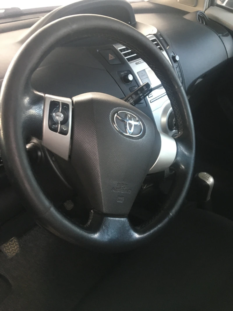 Toyota Yaris, снимка 10 - Автомобили и джипове - 51951205