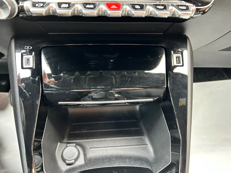 Peugeot 2008 27000км, снимка 10 - Автомобили и джипове - 53140189