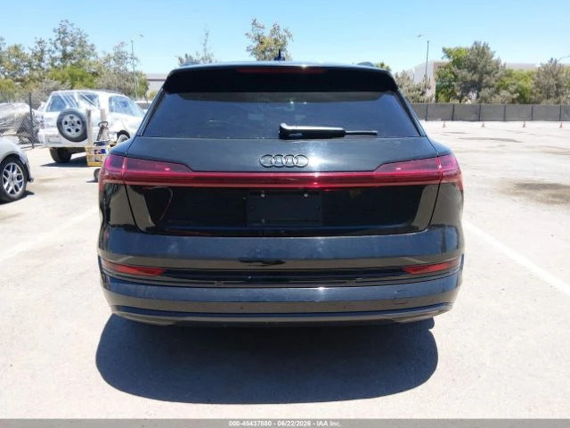 Audi E-Tron Premium Plus, снимка 6 - Автомобили и джипове - 55016298