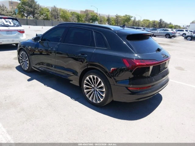 Audi E-Tron Premium Plus, снимка 3 - Автомобили и джипове - 55016298