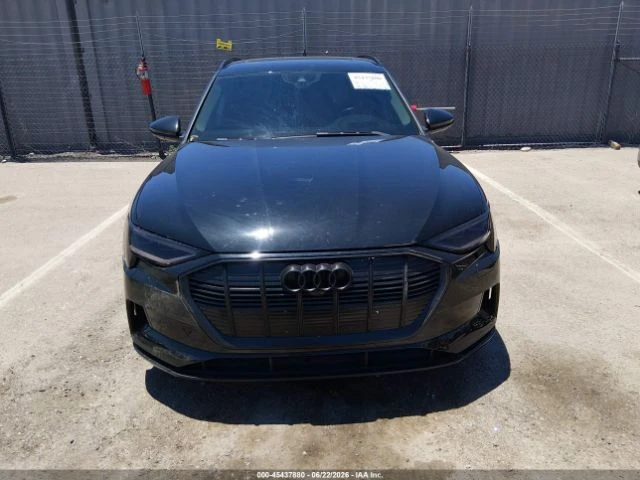 Audi E-Tron Premium Plus, снимка 5 - Автомобили и джипове - 55016298