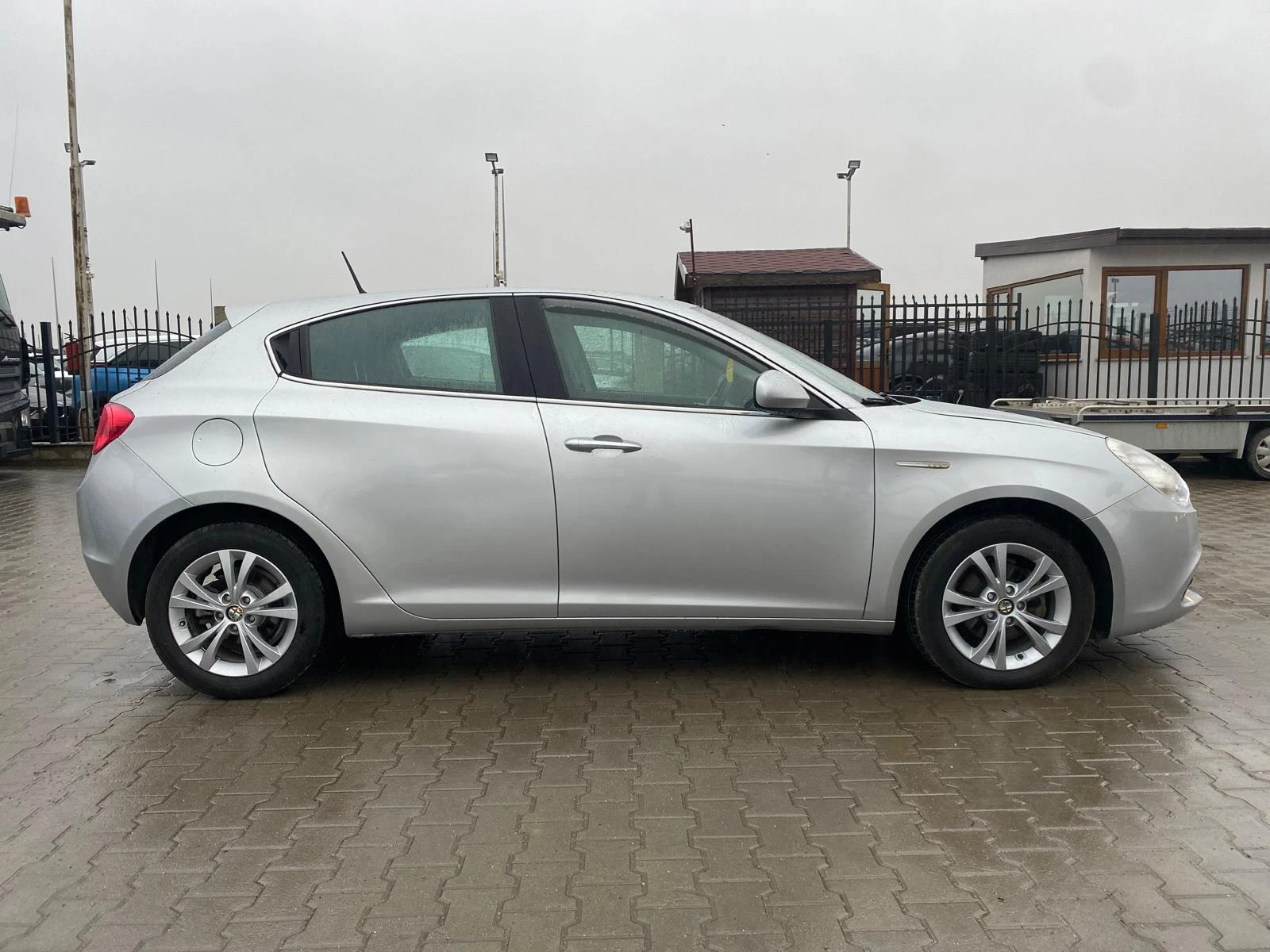 Alfa Romeo Giulietta 1.6D EURO 5A - изображение 6