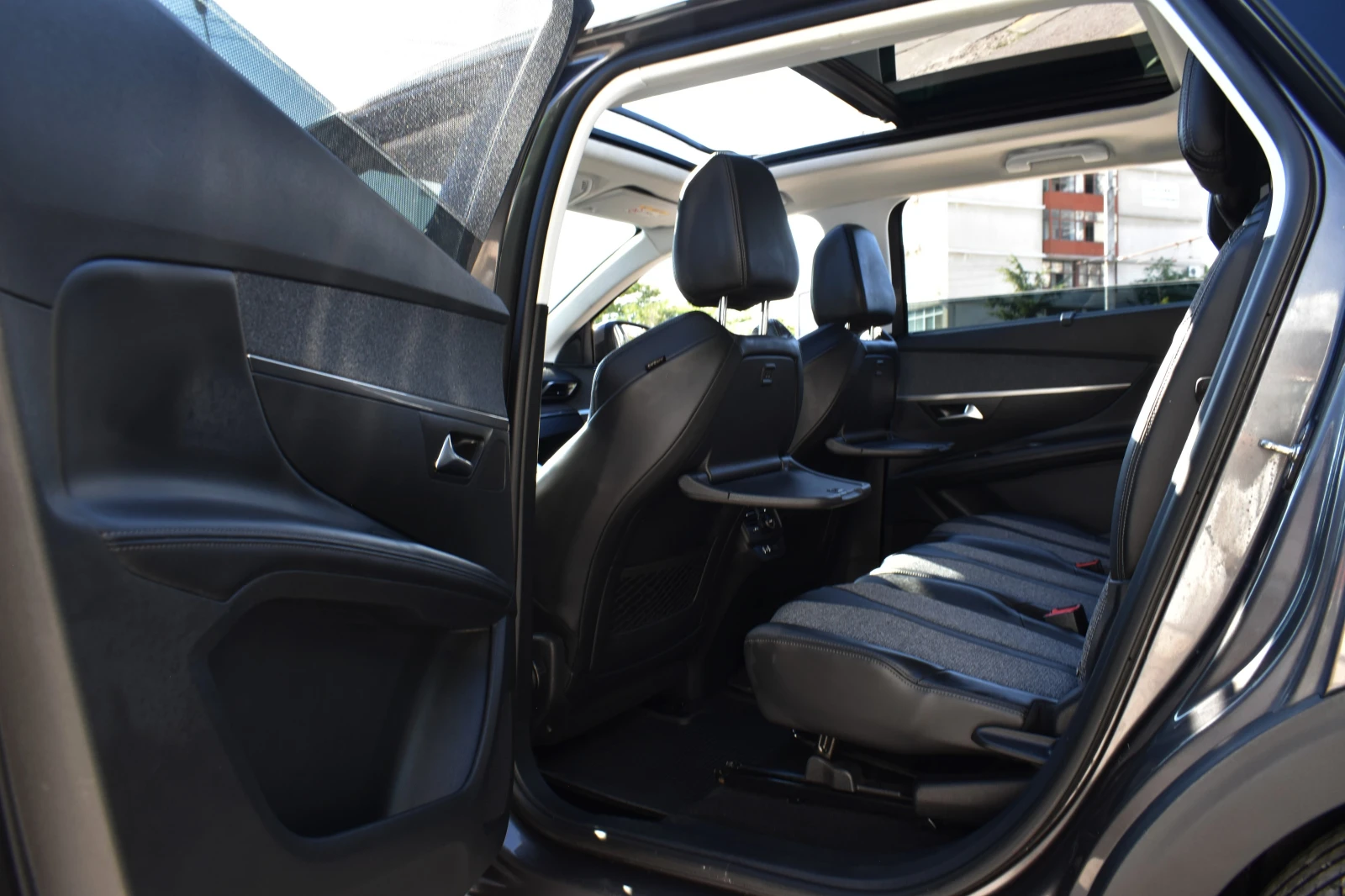 Peugeot 5008 1.6HDI* ALLURE* DIGITAL* 6+ 1* PANORAMA - изображение 9