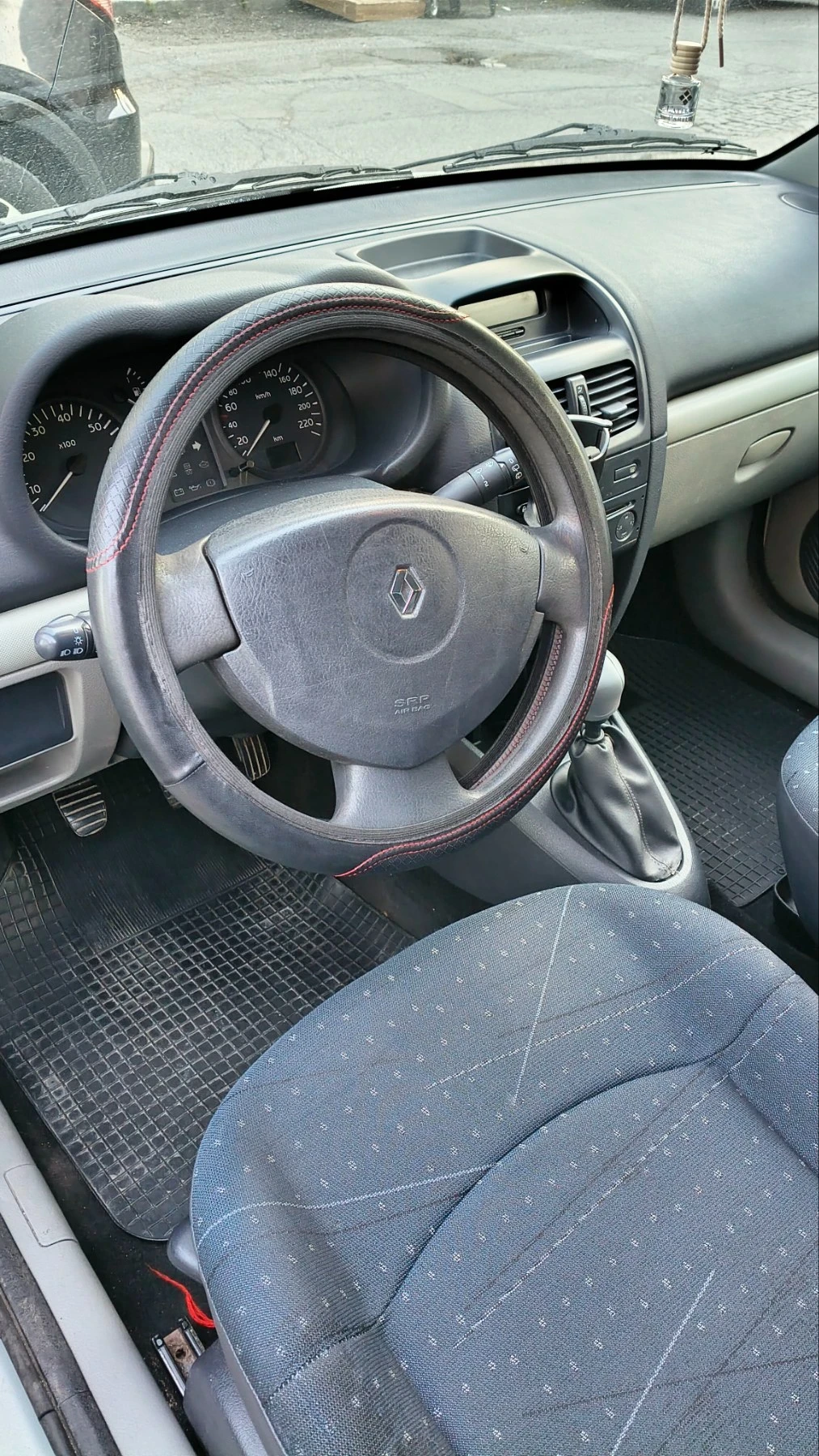 Renault Clio, снимка 8 - Автомобили и джипове - 54239329