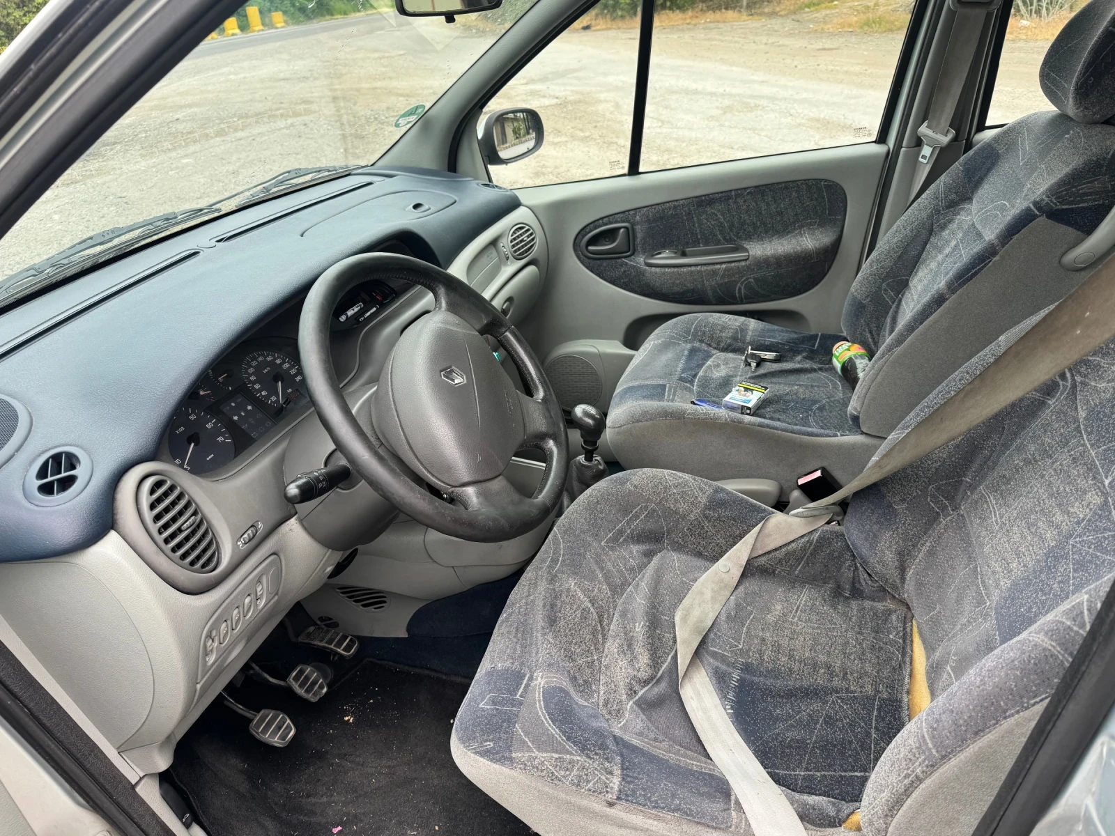 Renault Scenic 1.6I 16v, снимка 6 - Автомобили и джипове - 54466767