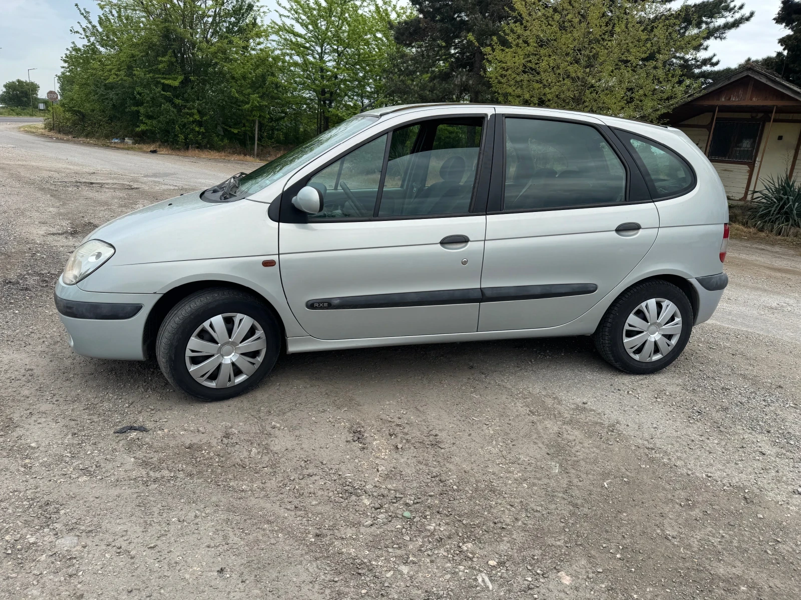 Renault Scenic 1.6I 16v, снимка 3 - Автомобили и джипове - 54466767