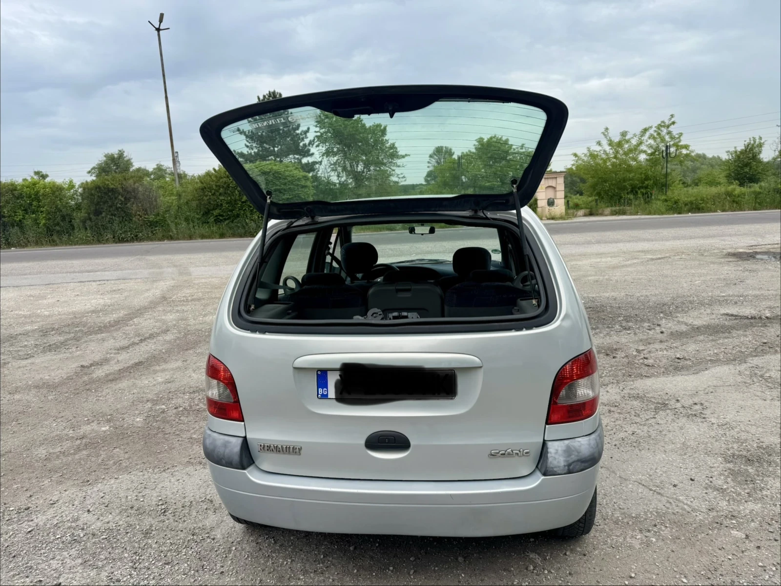 Renault Scenic 1.6I 16v, снимка 4 - Автомобили и джипове - 54466767