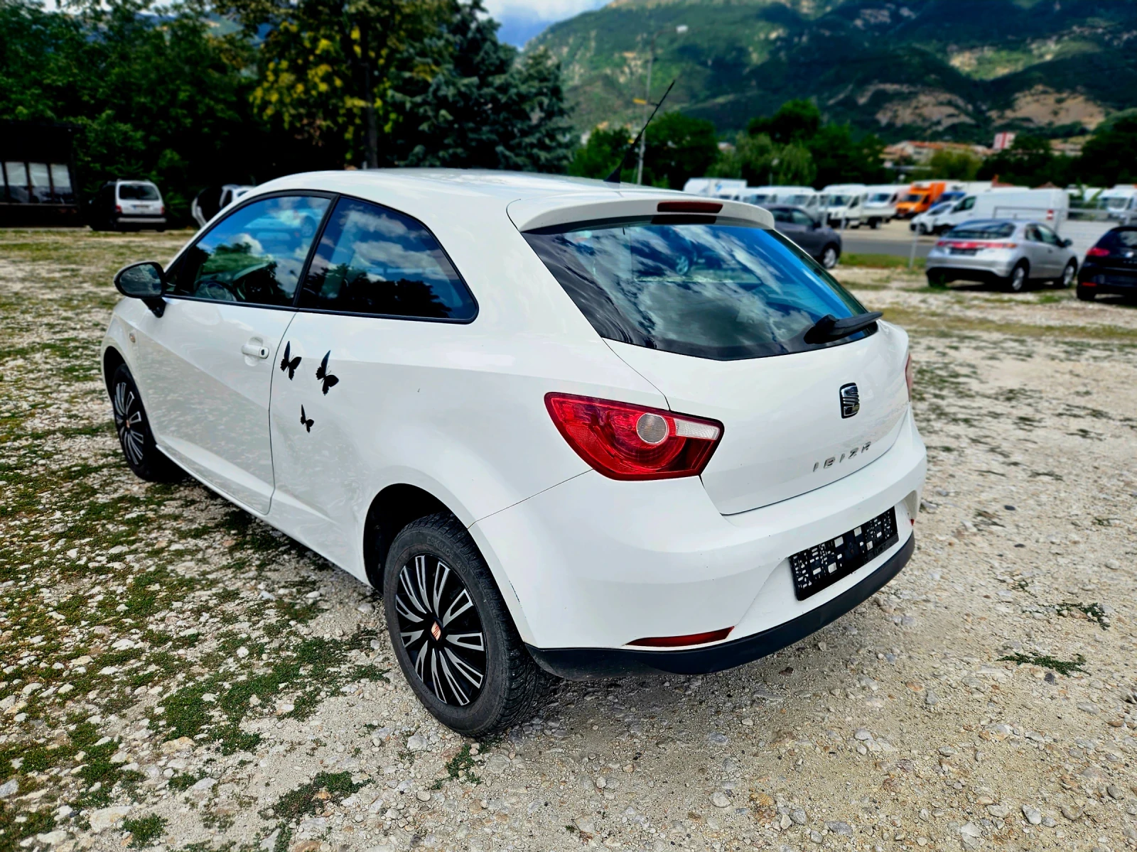 Seat Ibiza 1.4/СТАРИЯТ-МОТОР , снимка 4 - Автомобили и джипове - 55393714