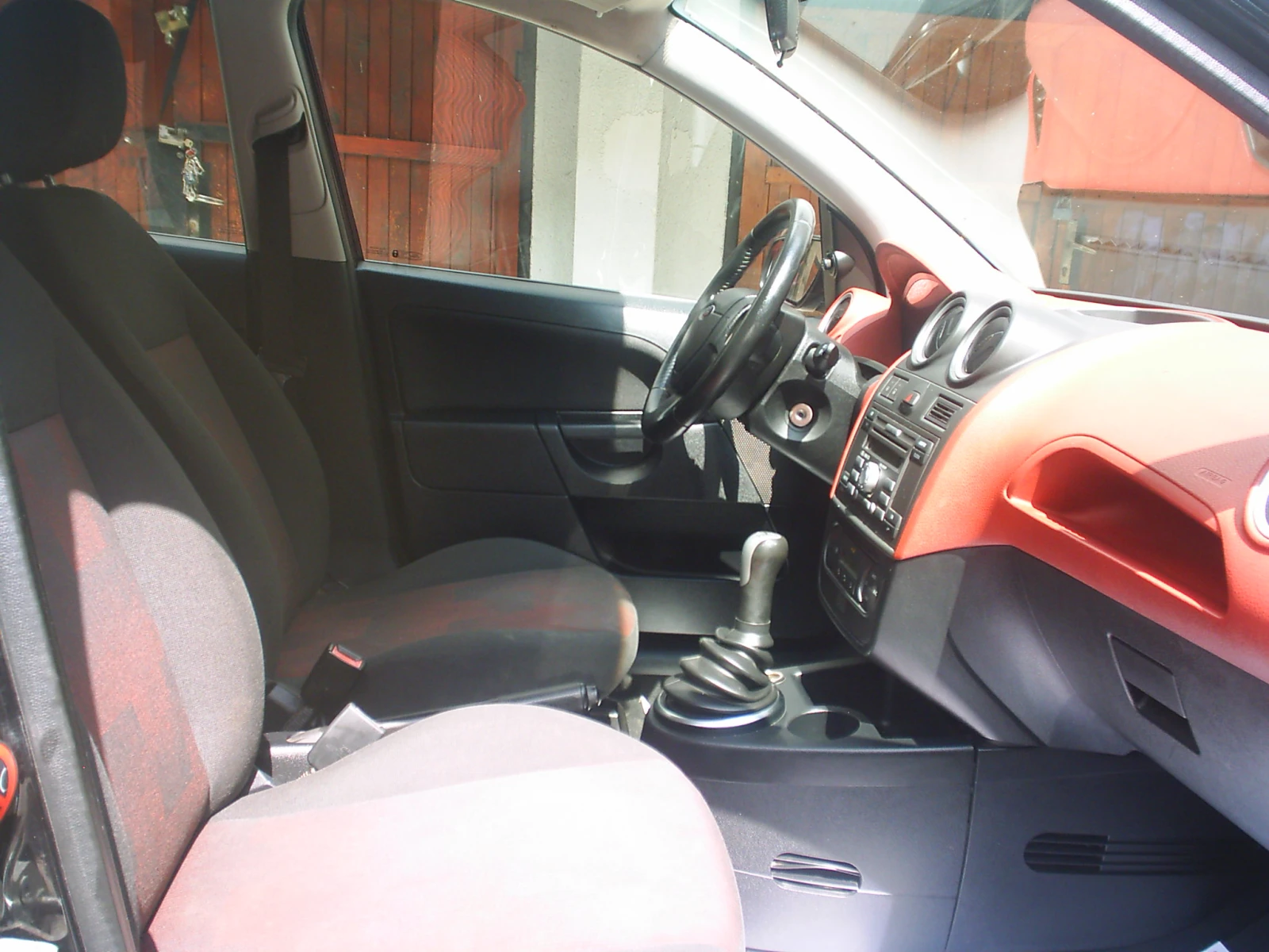 Ford Fiesta 1.25 16 V 75 k.c., снимка 10 - Автомобили и джипове - 55605248