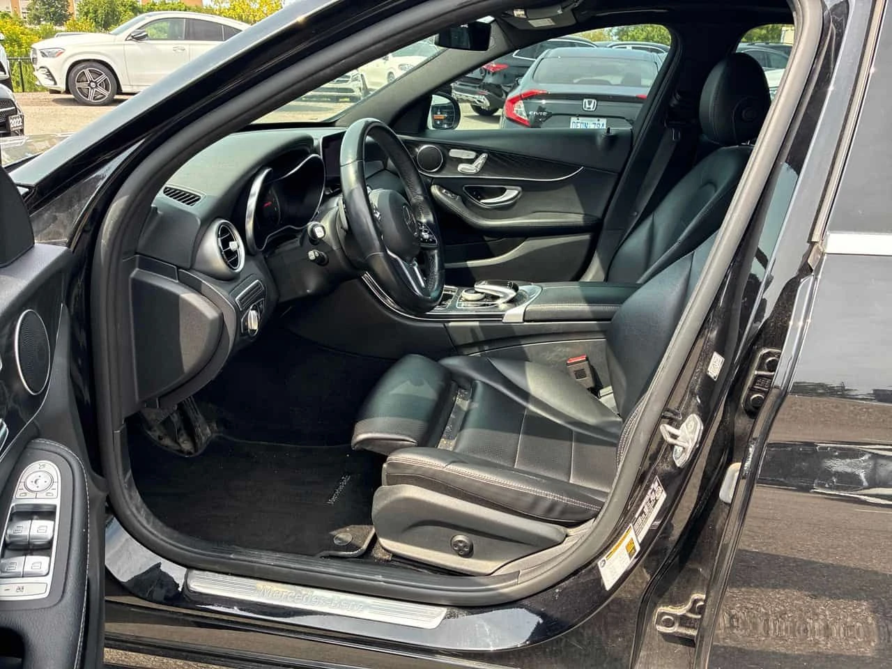 Mercedes-Benz C 300 CARFAX / DISTRONIC / CAMERA / АВТОКРЕДИТ, снимка 5 - Автомобили и джипове - 55632546