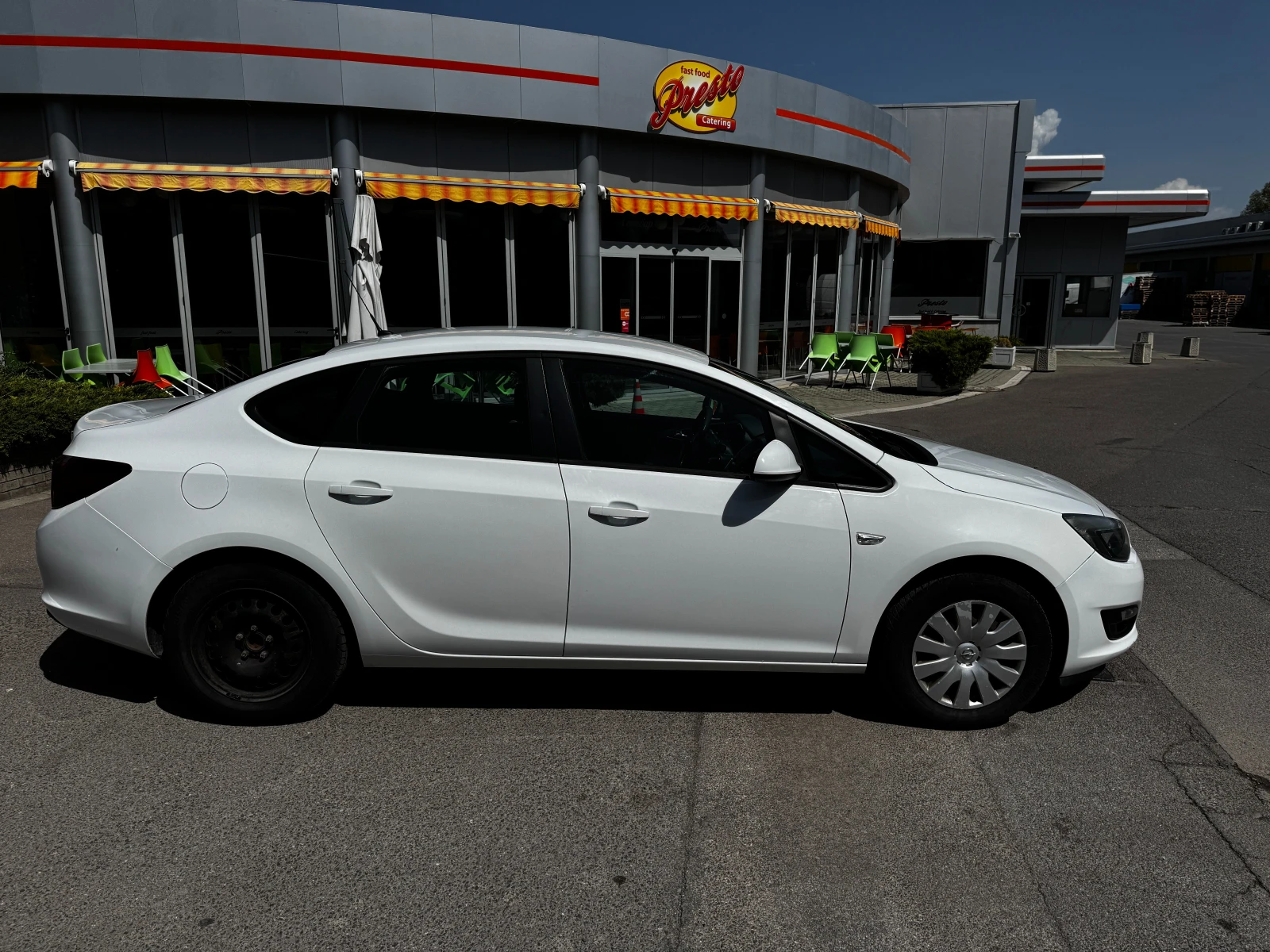 Opel Astra NOTCHBACK, снимка 3 - Автомобили и джипове - 55889682