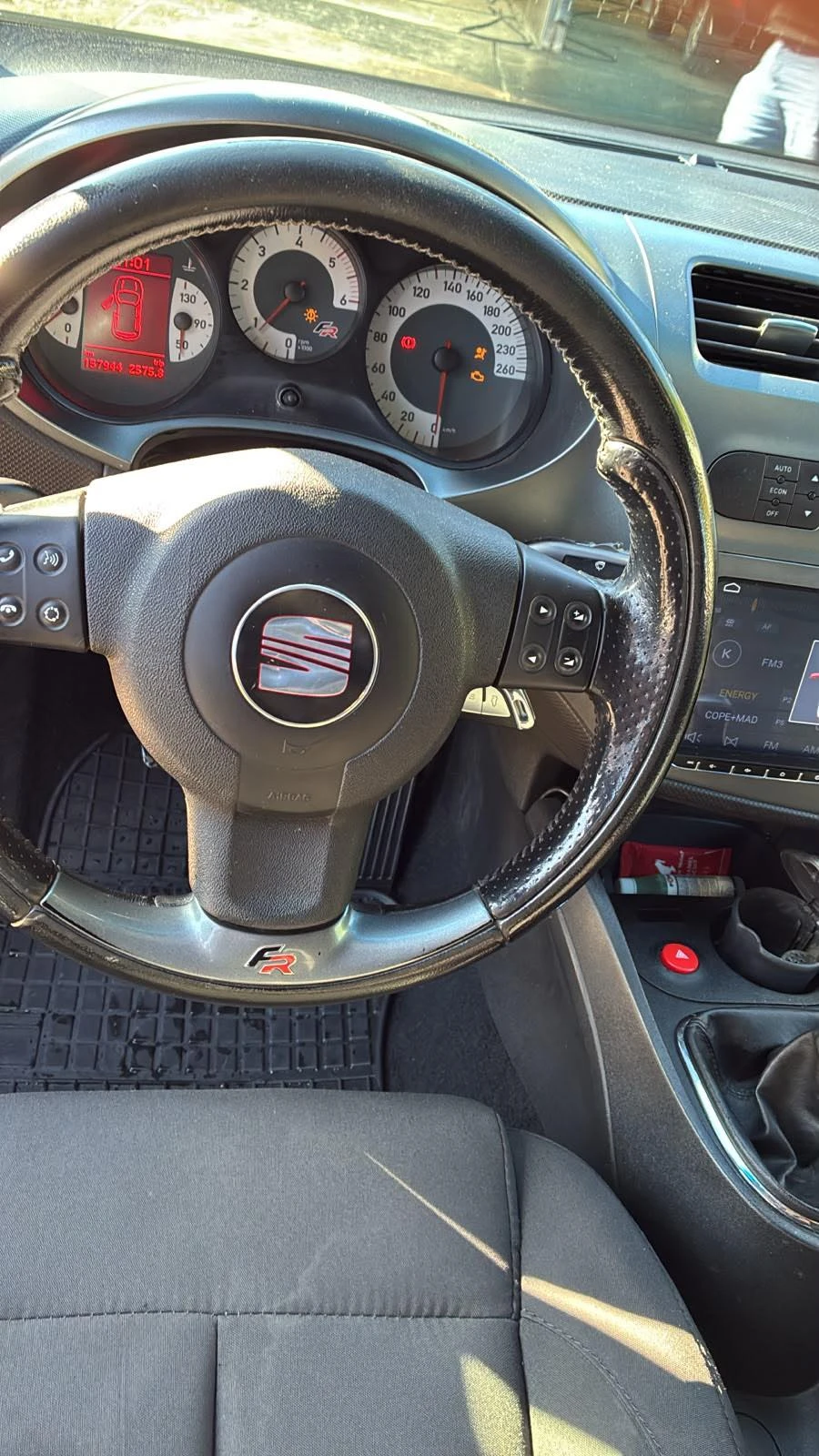 Seat Leon 2.0 TDI FR, снимка 7 - Автомобили и джипове - 56184484