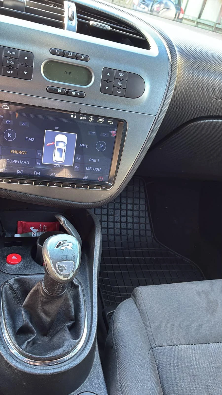 Seat Leon 2.0 TDI FR, снимка 6 - Автомобили и джипове - 56184484