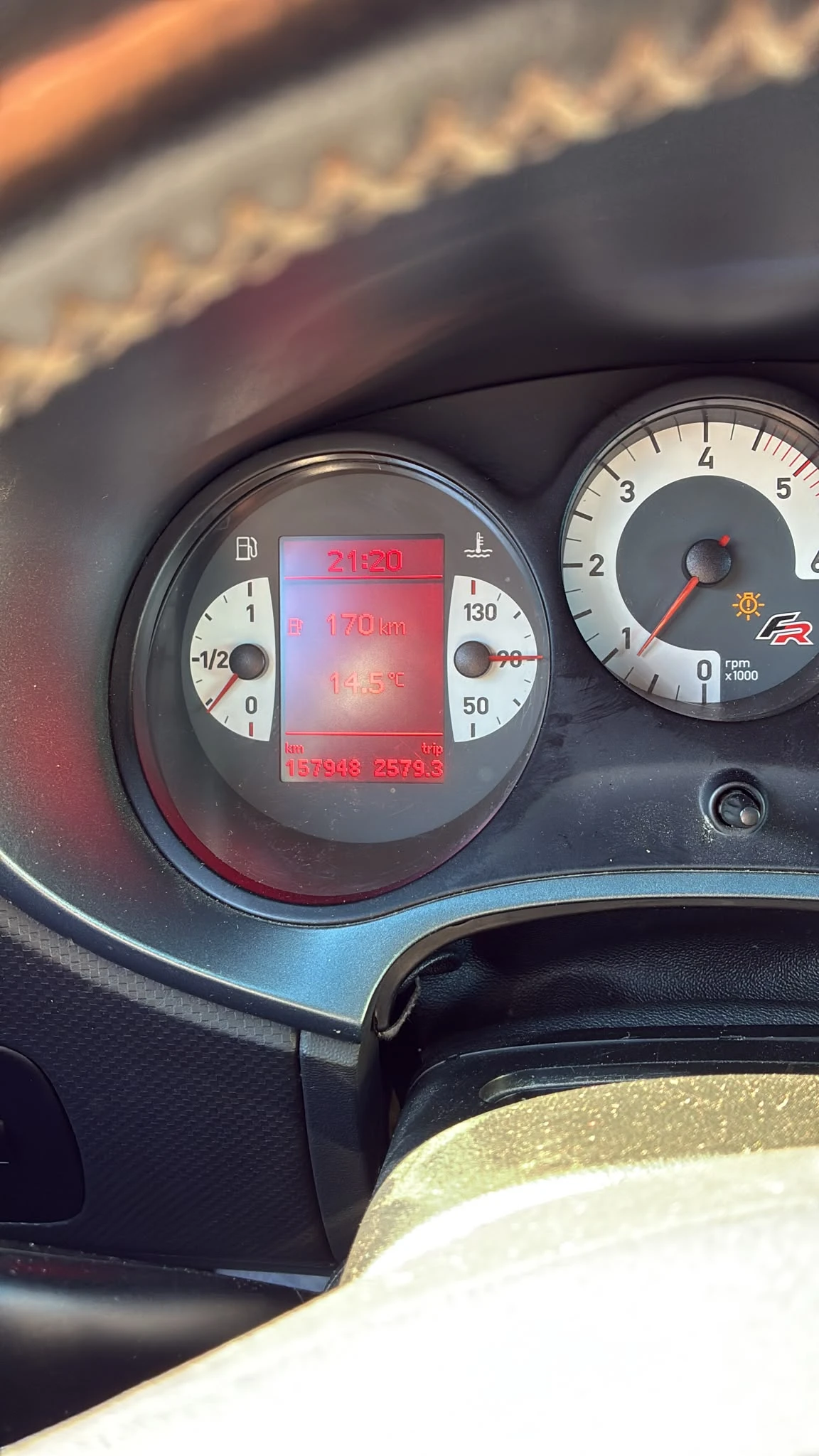 Seat Leon 2.0 TDI FR, снимка 11 - Автомобили и джипове - 56184484