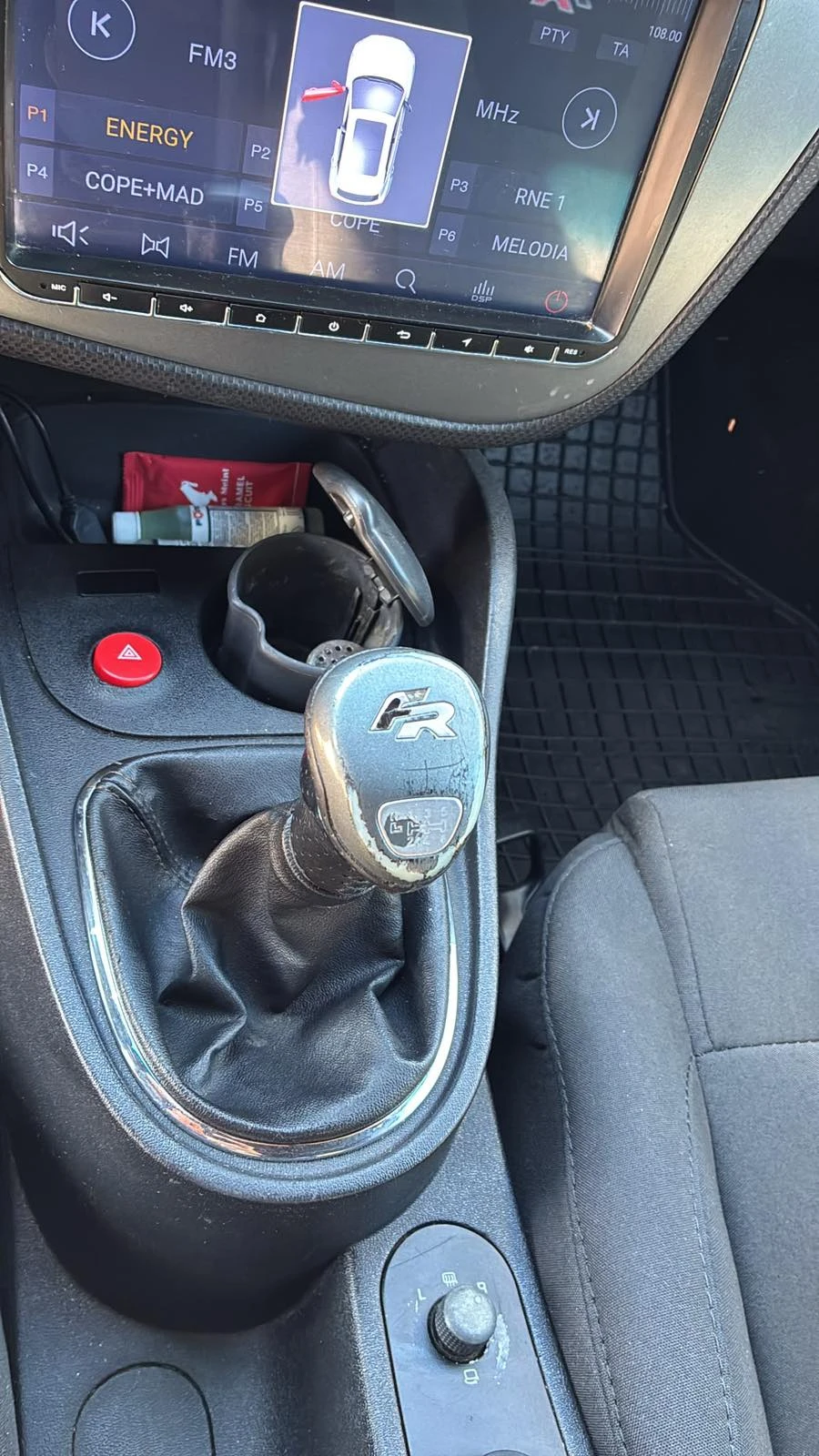 Seat Leon 2.0 TDI FR, снимка 9 - Автомобили и джипове - 56184484