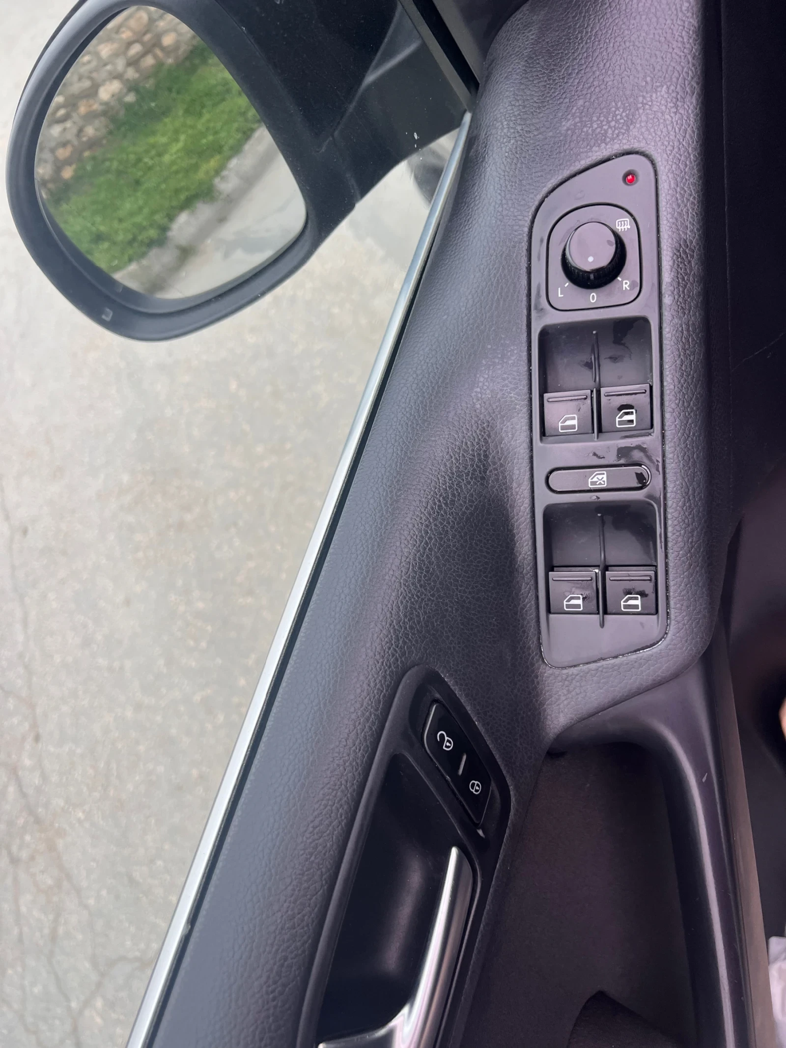 VW Tiguan 2.0 TDI 4Motion, снимка 10 - Автомобили и джипове - 54174702