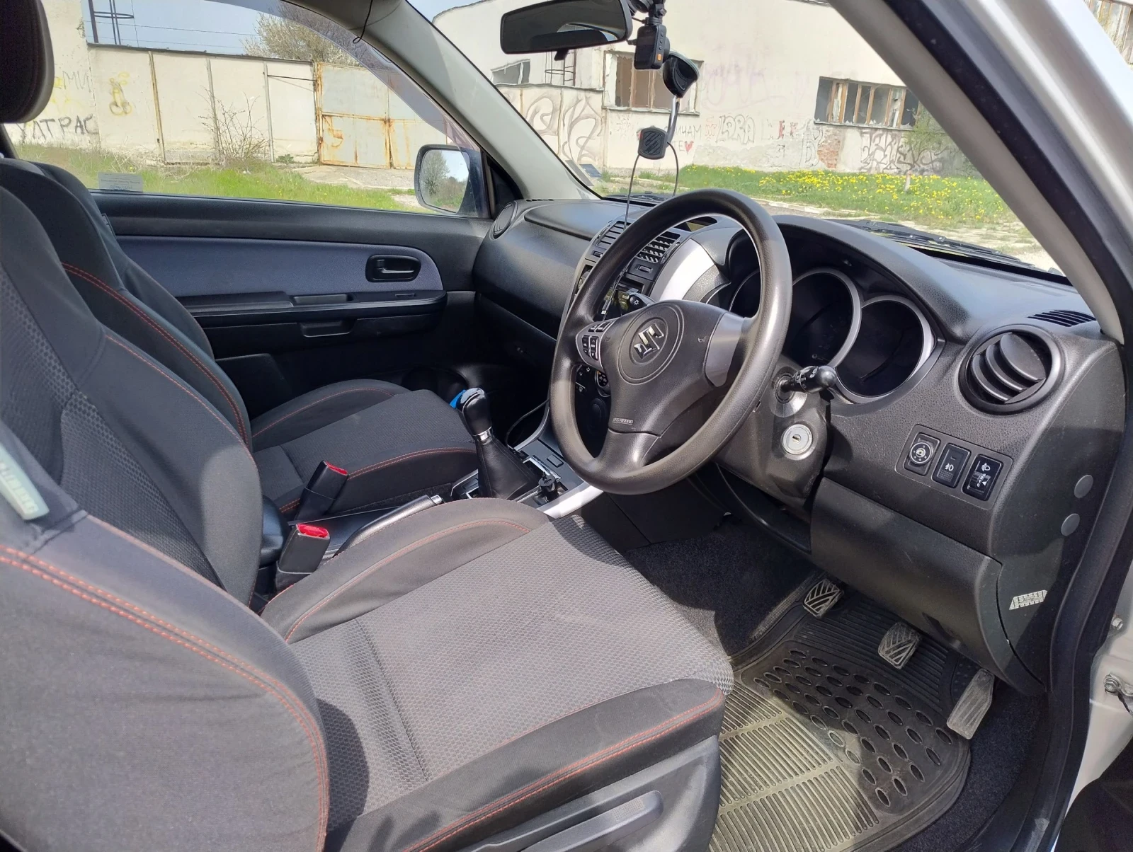 Suzuki Grand vitara 1.6 VVTI, снимка 7 - Автомобили и джипове - 54237138
