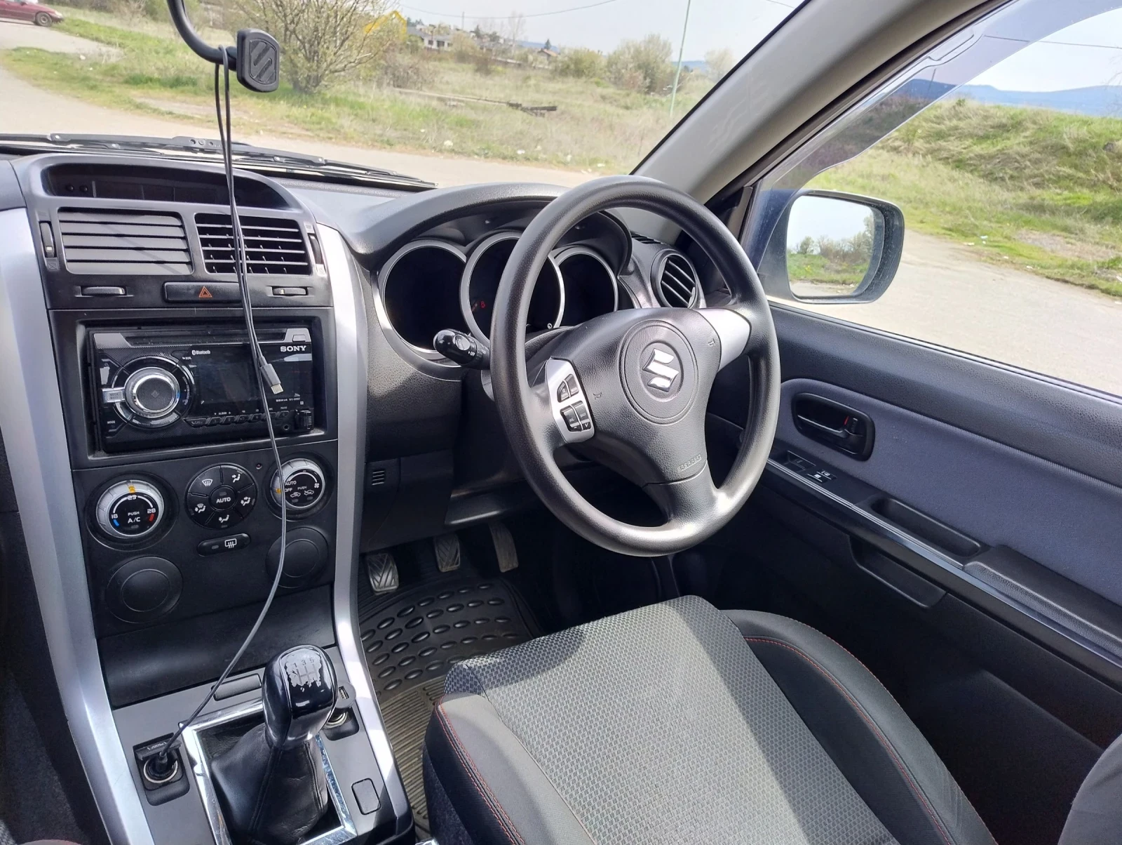 Suzuki Grand vitara 1.6 VVTI, снимка 10 - Автомобили и джипове - 54237138