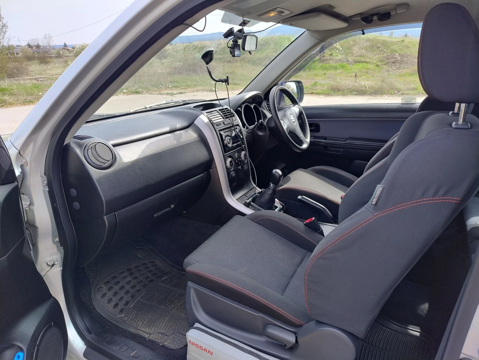 Suzuki Grand vitara 1.6 VVTI, снимка 9 - Автомобили и джипове - 54237138