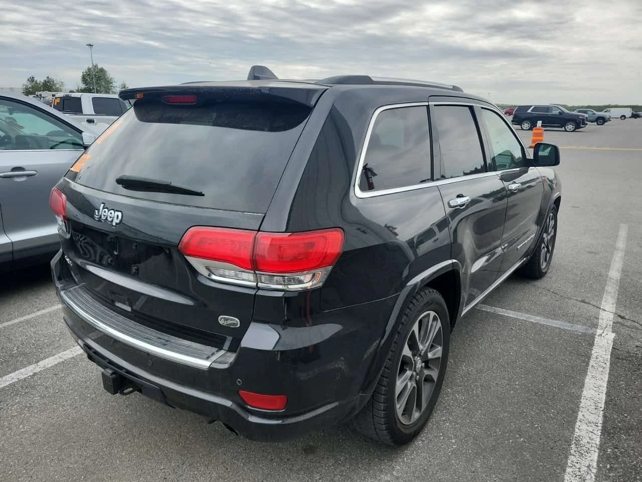 Jeep Grand cherokee OVERLAND| ОБДУХВАНЕ| PANO| MEMORY| , снимка 3 - Автомобили и джипове - 54502235
