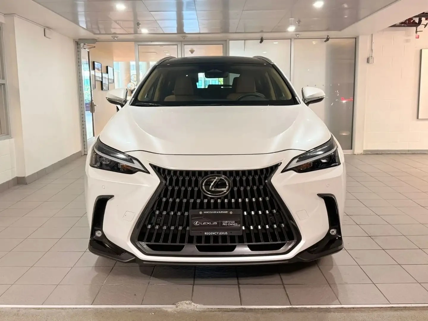Lexus NX 350h AWD CARFAX АвтоКредит (ЦЕНА ДО БГ), снимка 2 - Автомобили и джипове - 54738742