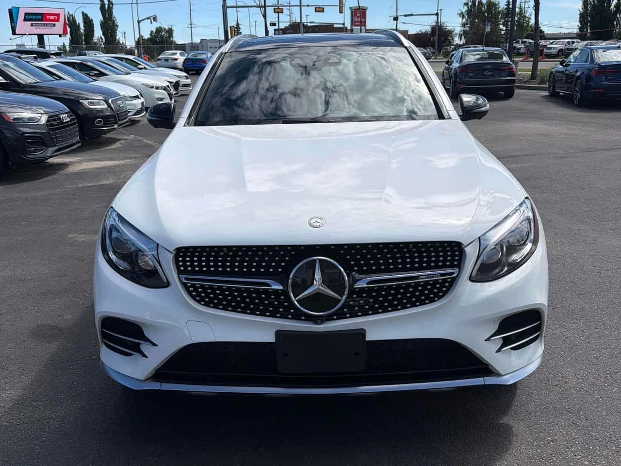 Mercedes-Benz GLC 43 AMG | CARFAX | БЕЗ ПЪРВОНАЧАЛНА ВНОСКА, снимка 2 - Автомобили и джипове - 55179914