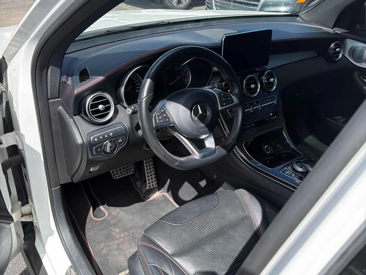 Mercedes-Benz GLC 43 AMG | CARFAX | БЕЗ ПЪРВОНАЧАЛНА ВНОСКА, снимка 7 - Автомобили и джипове - 55179914