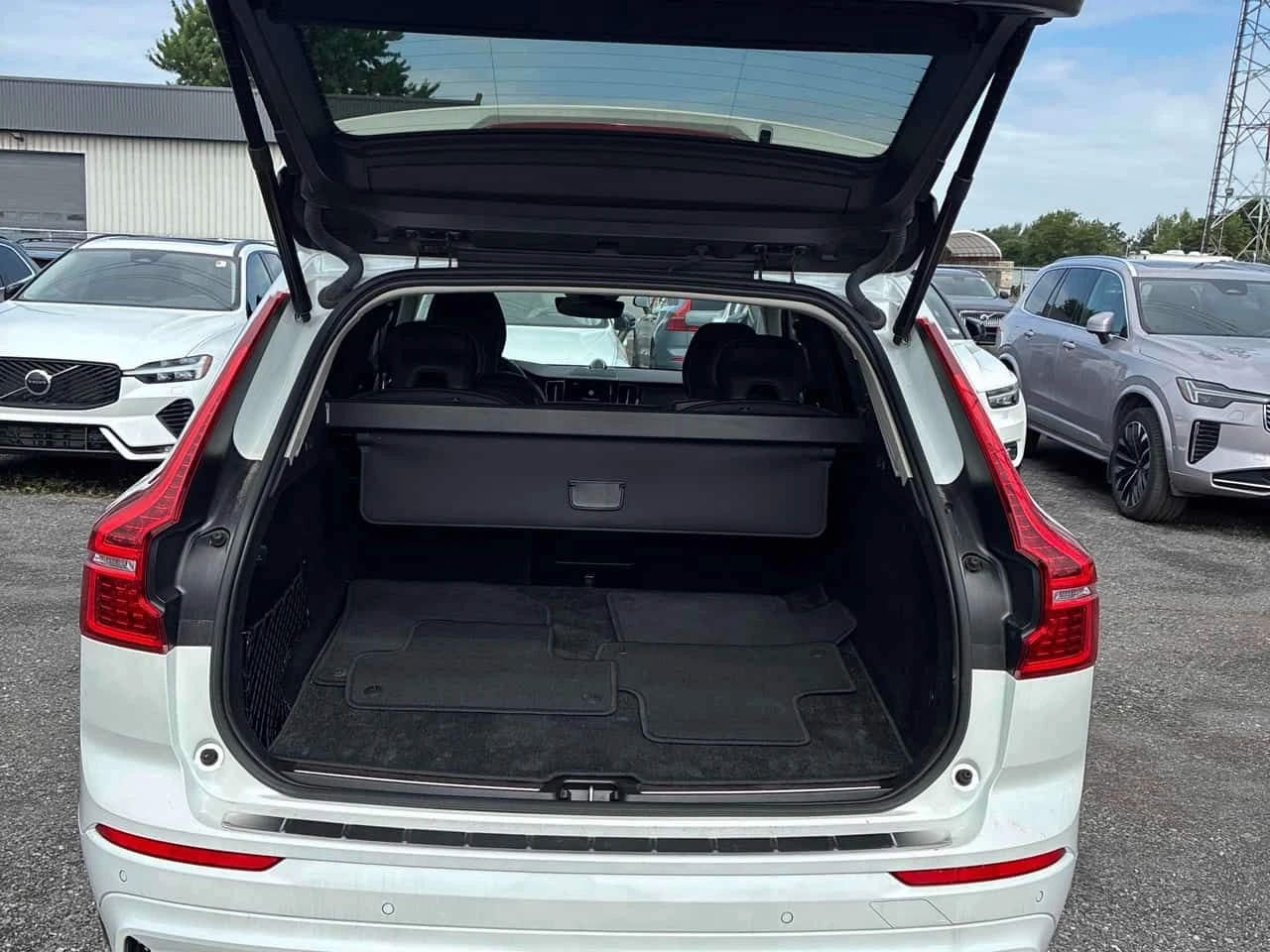 Volvo XC60 * Ultimate Dark Theme* БЕЗ ЗАБЕЛЕЖКИ* , снимка 14 - Автомобили и джипове - 55511203