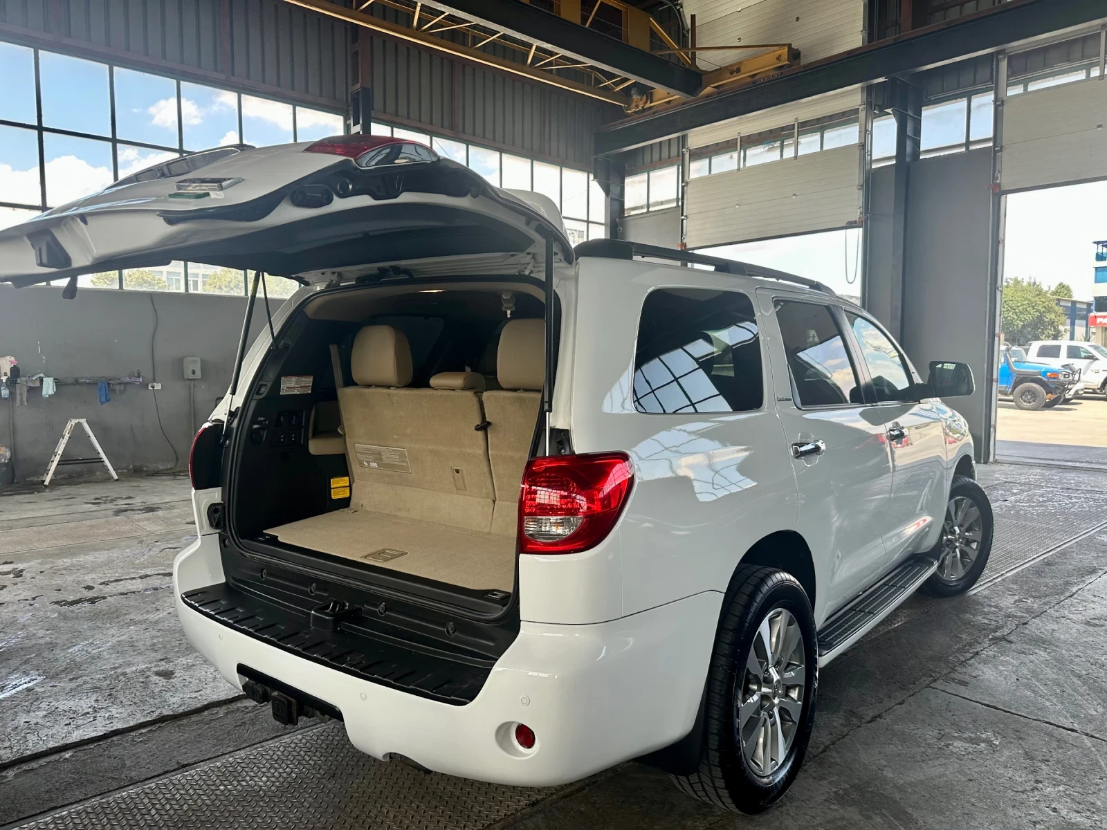 Toyota Sequoia Limited 4x4, снимка 11 - Автомобили и джипове - 55829566