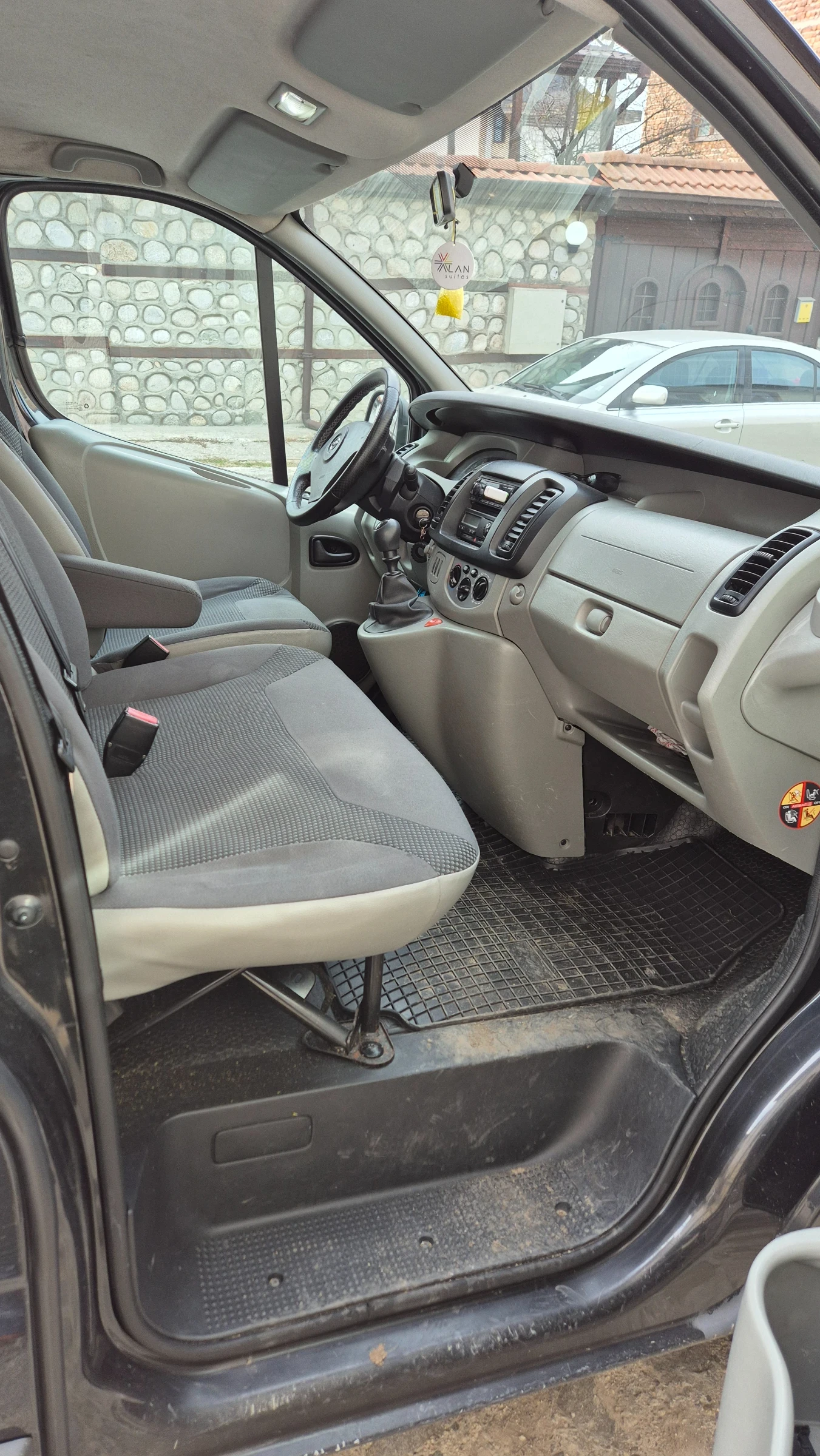 Opel Vivaro 2.5 145 8+ 1, снимка 6 - Бусове и автобуси - 53709361