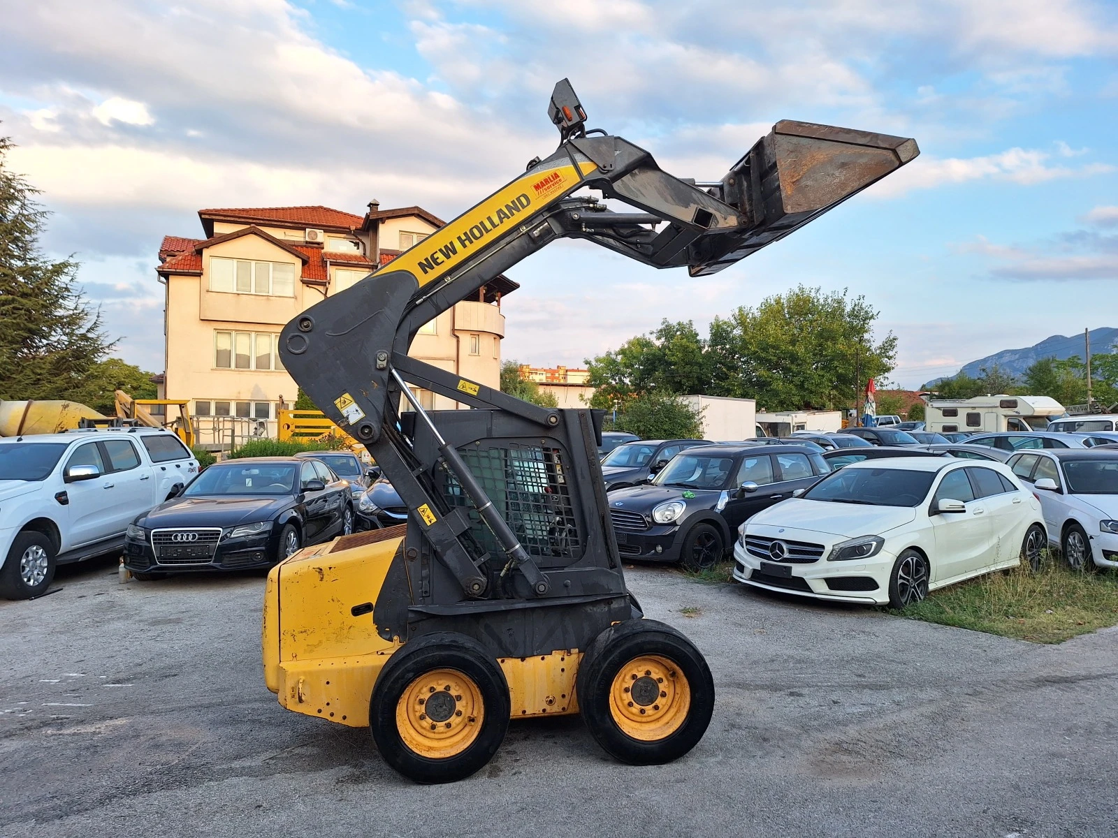 Мини челни товарачи Bobcat New Holland/L160 Street loader 2.5тонен - изображение 8