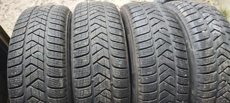 Гуми Зимни 215/70R16, снимка 1 - Гуми и джанти - 35123469